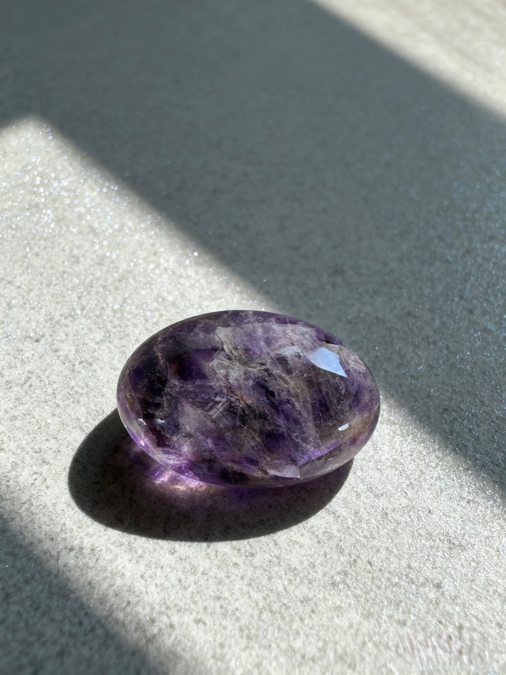 Omira Amethyst Palm Stone